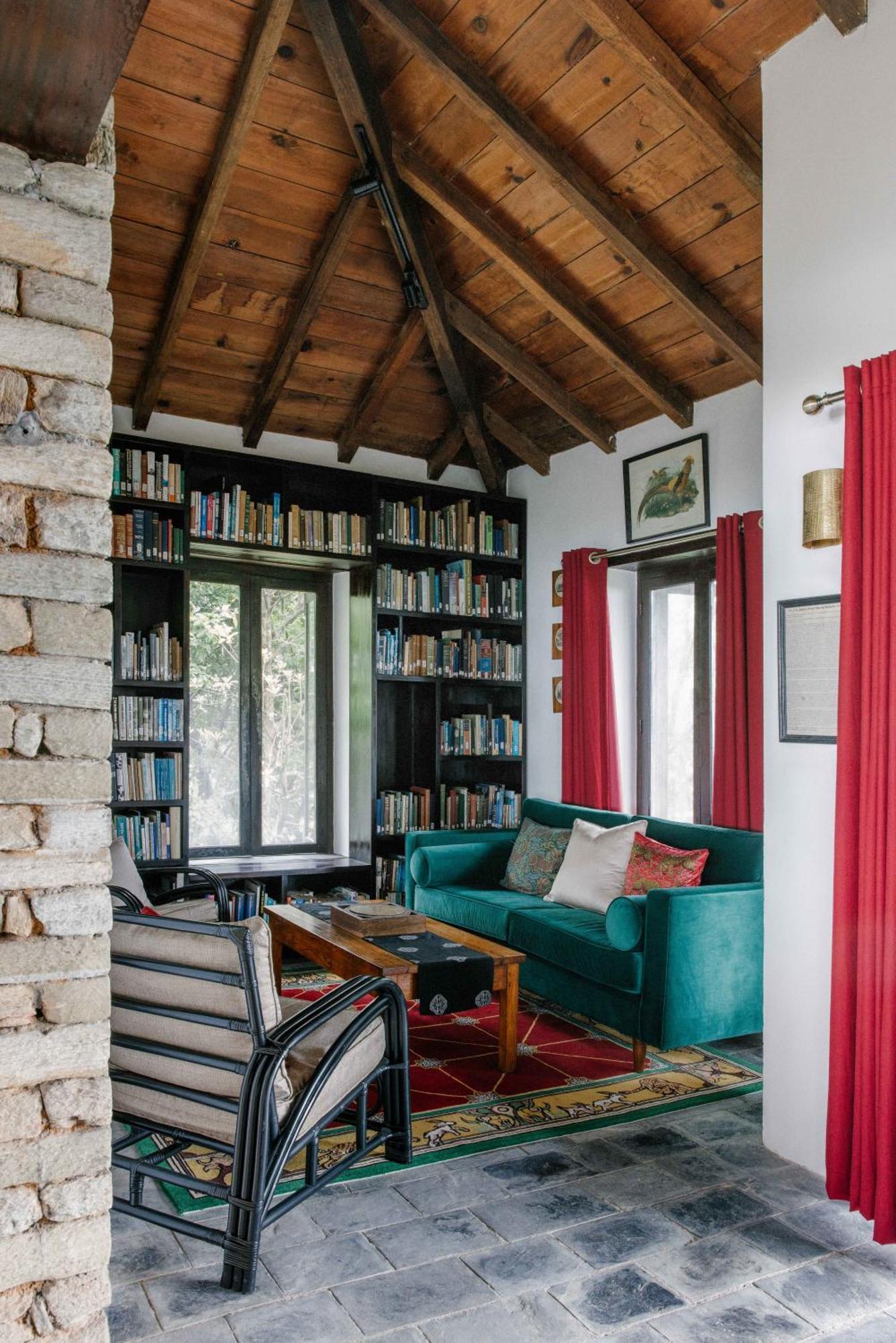 Tiger Mountain Pokhara Lodge Buitenkant foto