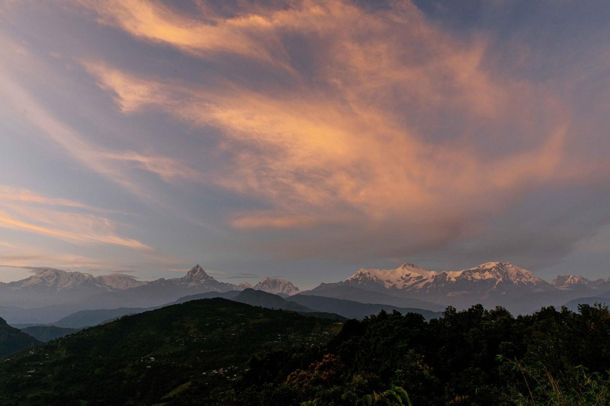 Tiger Mountain Pokhara Lodge Buitenkant foto